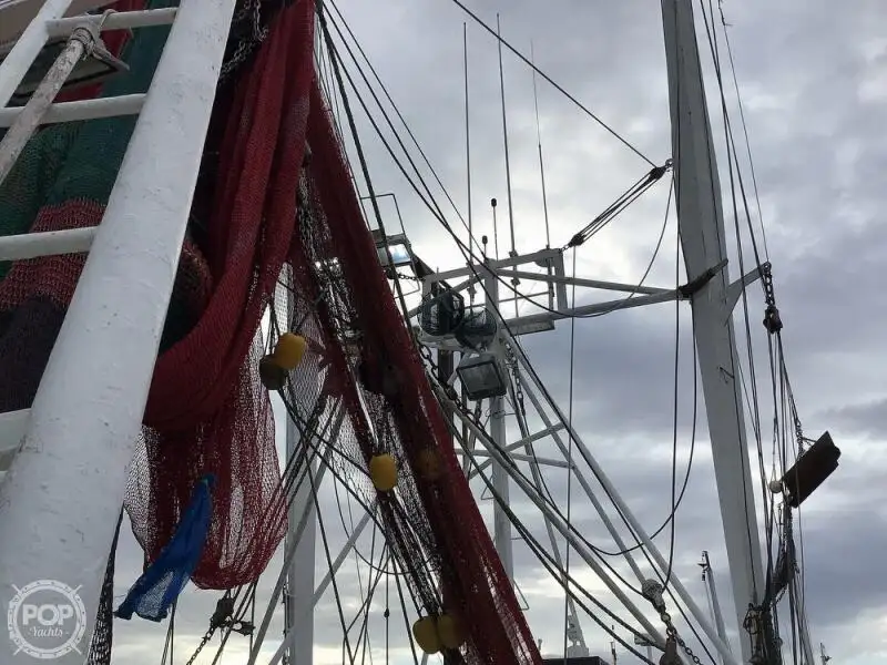 Nava de pescuit tip trauler de vânzare