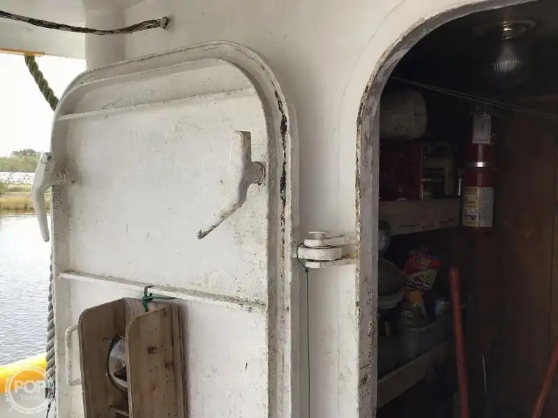 Nava de pescuit tip trauler de vânzare
