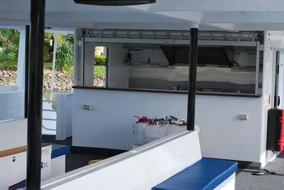 Catamaran de vânzare
