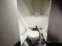 Șalupă de vânzare