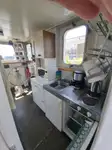 Ambarcațiune de debarcare, cu rezervoare de vânzare