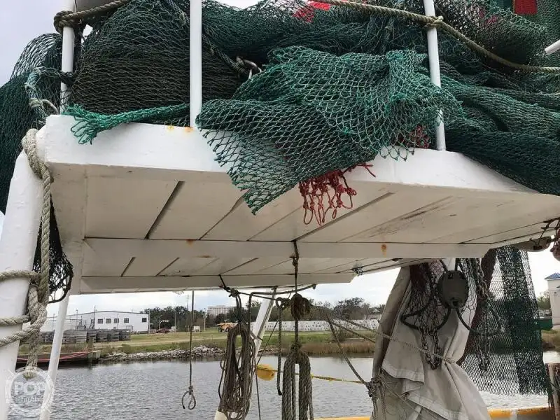 Nava de pescuit tip trauler de vânzare