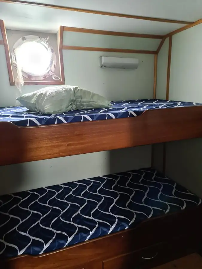 Nava de pescuit cu linii lungi de vânzare