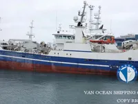Nava de pescuit tip trauler de vânzare