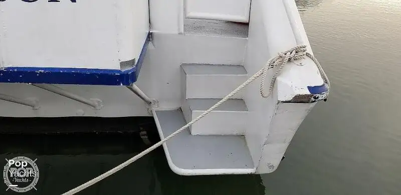 Nava de pescuit tip trauler de vânzare