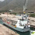 Ambarcațiune de debarcare, cu rezervoare de vânzare