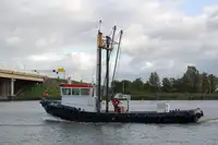 Nava de pescuit tip trauler de vânzare
