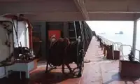 Ambarcațiune de debarcare, cu rezervoare de vânzare