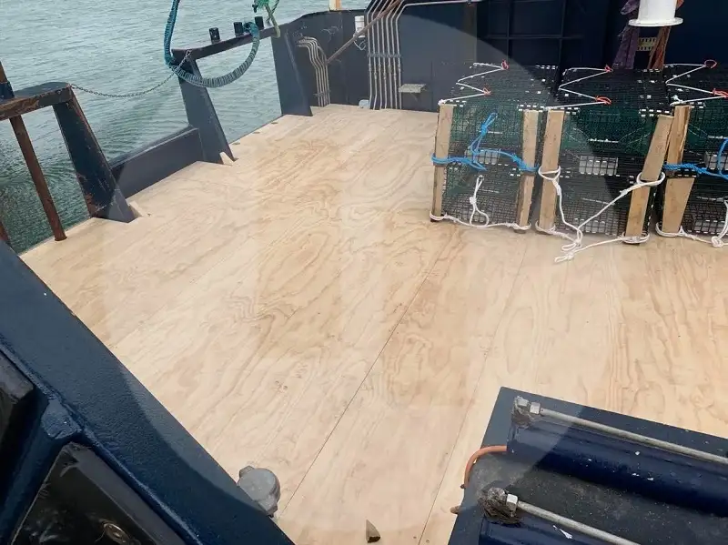 Nava de pescuit tip trauler de vânzare