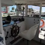 Ambarcațiune de debarcare, cu rezervoare de vânzare