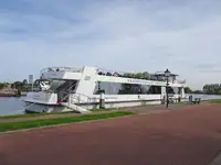 Navă de croazieră de vânzare
