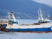 Nava de pescuit tip trauler de vânzare