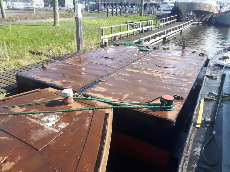 Ponton de vânzare
