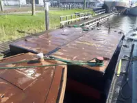 Ponton de vânzare