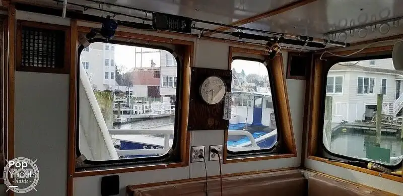 Nava de pescuit tip trauler de vânzare