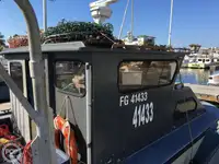 Nava de pescuit tip trauler de vânzare