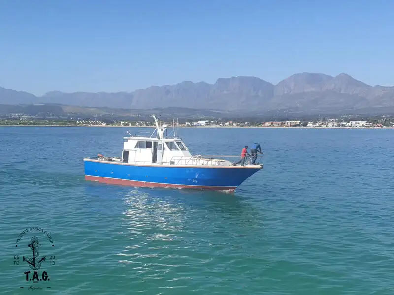 Nava de pescuit tip trauler de vânzare