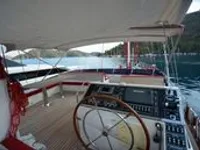Iaht de vânzare