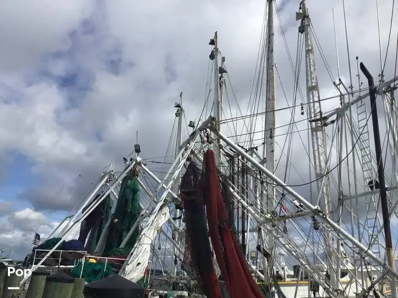 Nava de pescuit tip trauler de vânzare