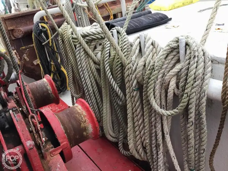 Nava de pescuit tip trauler de vânzare