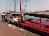 Iaht de vânzare