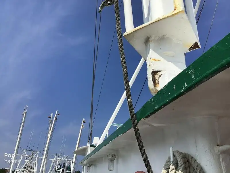 Nava de pescuit tip trauler de vânzare