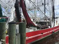 Nava de pescuit tip trauler de vânzare