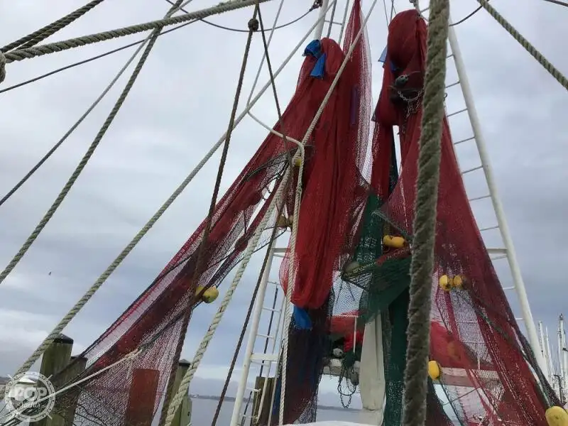 Nava de pescuit tip trauler de vânzare
