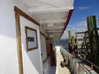 Șalupă de vânzare