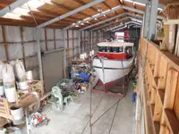 Nava de pescuit tip trauler de vânzare