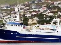 Nava de pescuit tip trauler de vânzare