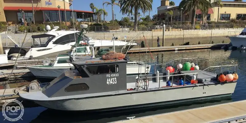 Nava de pescuit tip trauler de vânzare