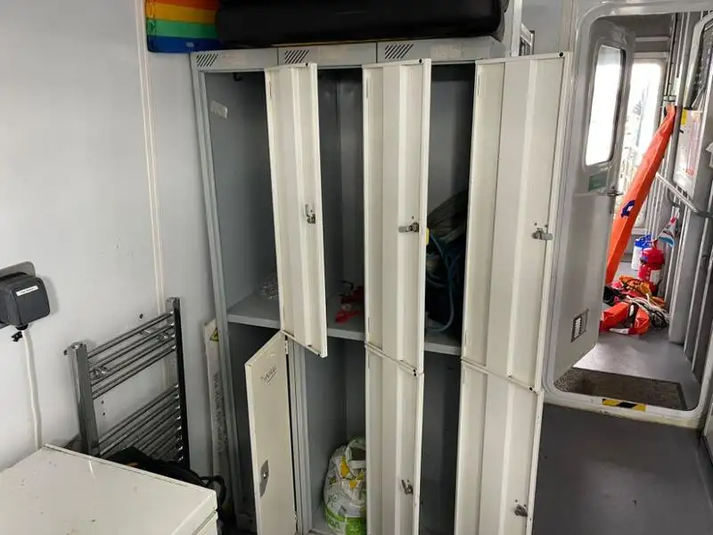 Nava container de vânzare