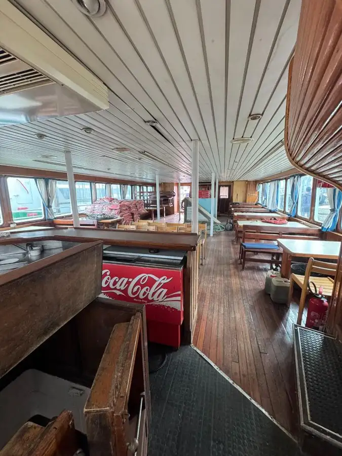 Navă cu feribotul de vânzare