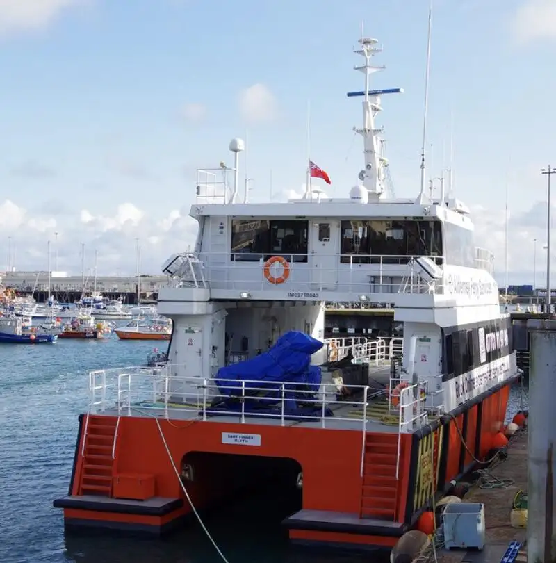 Nava de containere de vânzare