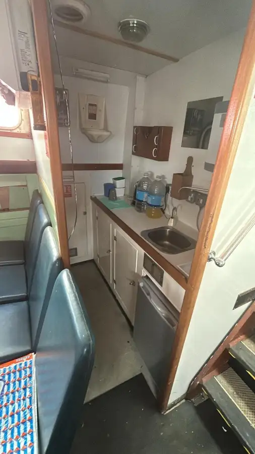 Navă cu feribotul de vânzare