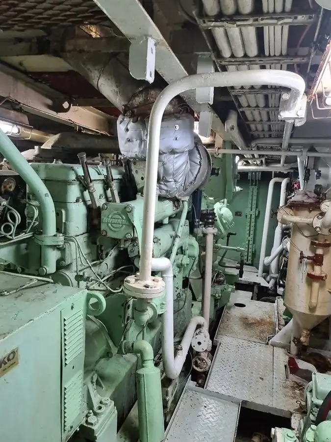 Nava cu paragate de vânzare