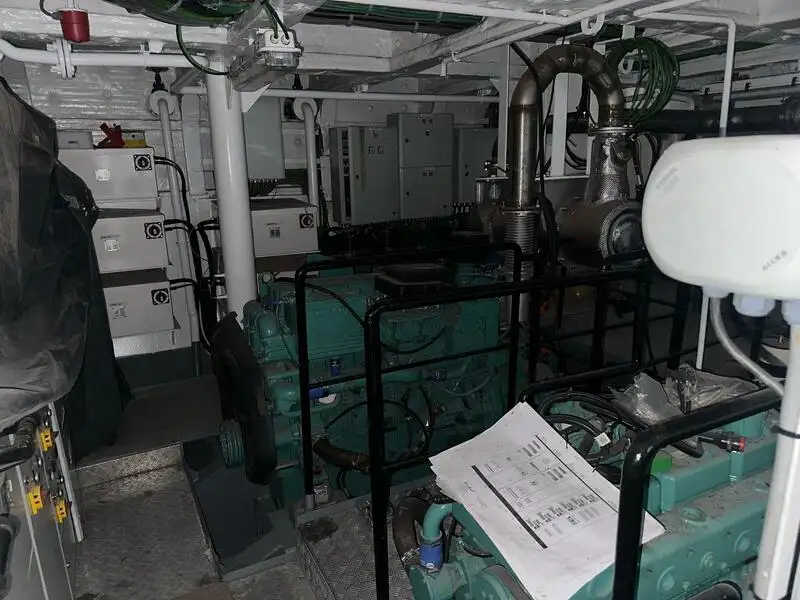 Nava de containere de vânzare