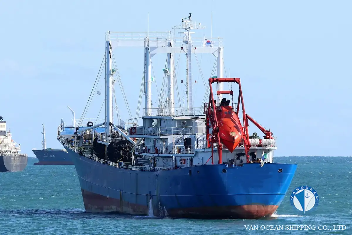 Nava refefer de vânzare