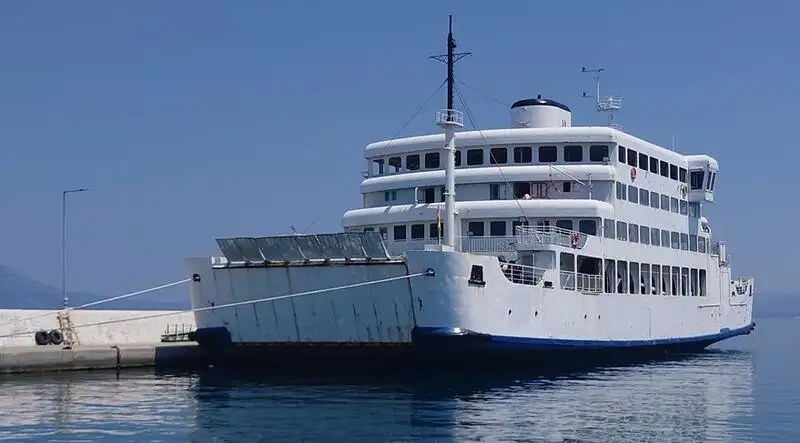 Nava RoPax de vânzare
