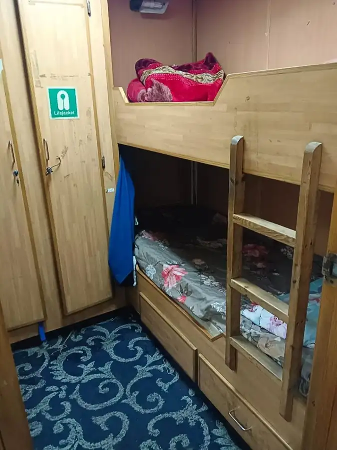 Barcă cu echipaj de vânzare