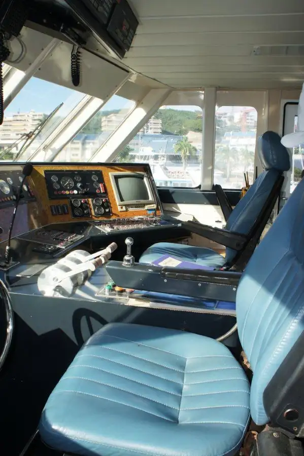 Navă cu feribotul de vânzare