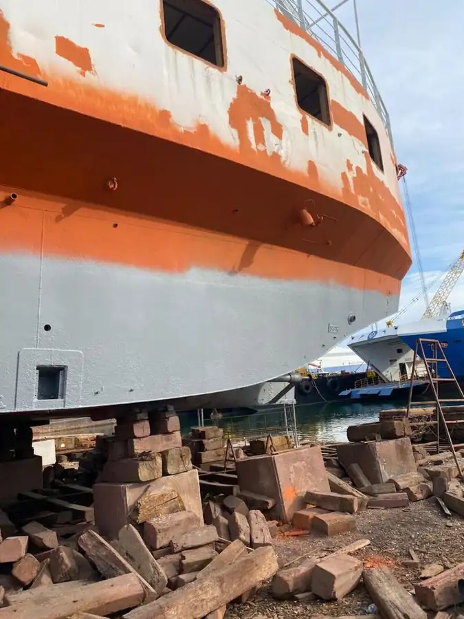 Navă cu feribotul de vânzare