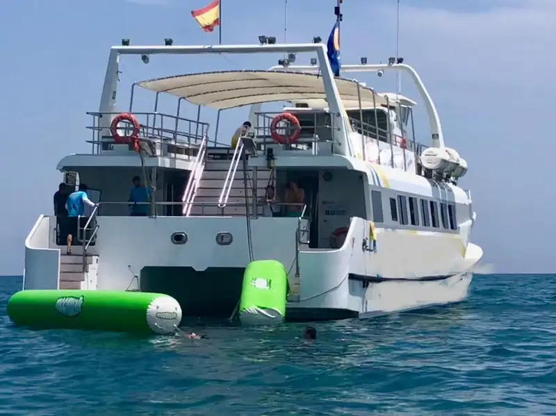 Navă cu feribotul de vânzare