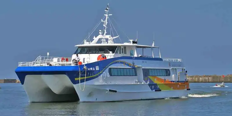 Catamaran de vânzare