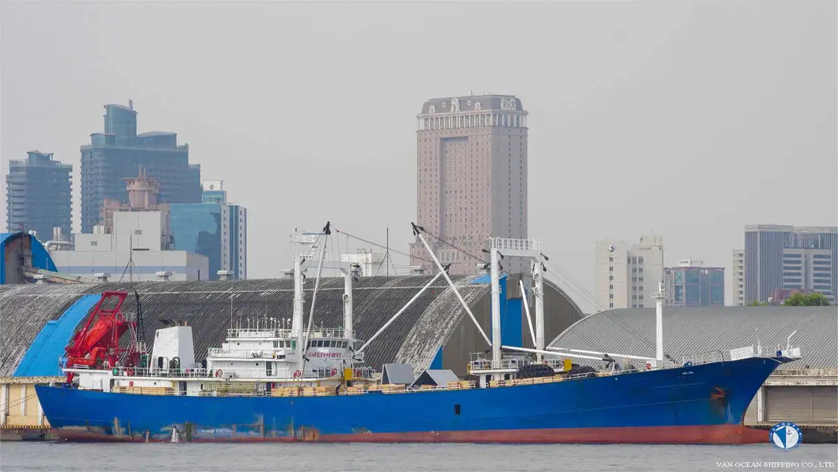 Nava refefer de vânzare