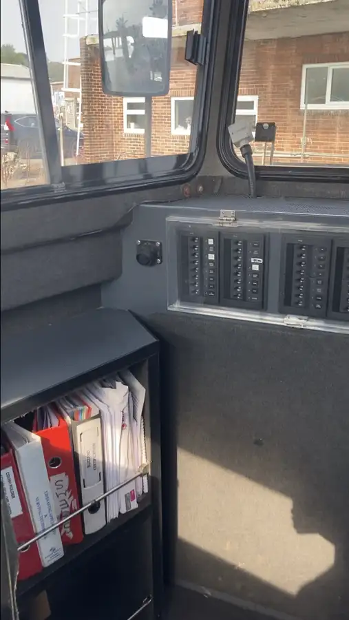 Nava de containere de vânzare