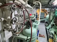 Nava cu paragate de vânzare