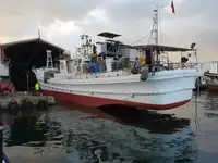 Nava cu paragate de vânzare
