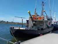 Nava cu paragate de vânzare
